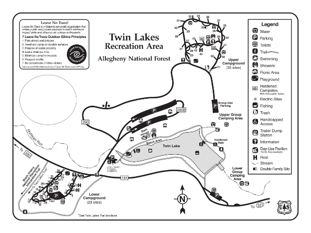 Eine detaillierte Karte des Zwillingsseen-Freizeitgebiets, die Wanderwege, Sehenswürdigkeiten und Texte mit Trail-Namen, Besucherzahl und Distanz anzeigt.