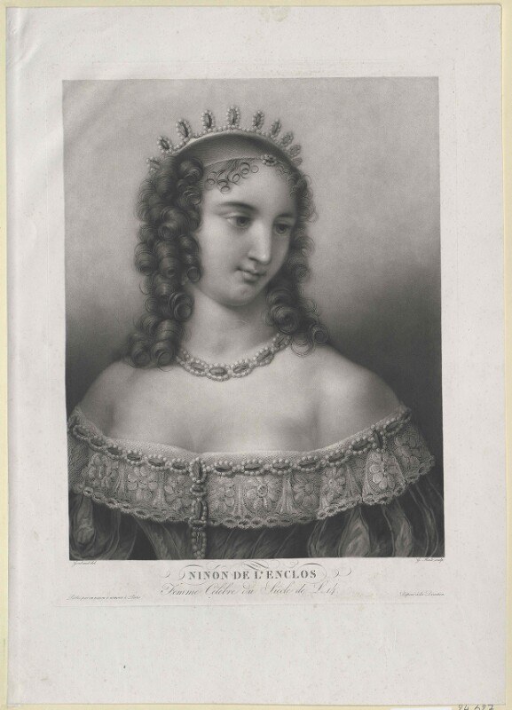 Schwarz-weißes Gravurporträt einer Frau in Tiara und prächtigem Kleid, eingerahmt von einem Fotoborder mit der Inschrift "Nina de l'enclos" darunter.