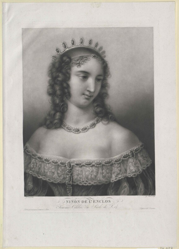 Schwarz-weißes Gravurporträt einer Frau in Tiara und prächtigem Kleid, eingerahmt von einem Fotoborder mit der Inschrift "Nina de l'enclos" darunter.