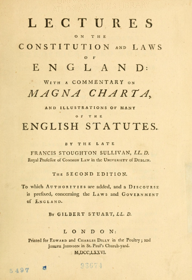 Ein altes Buch mit dem Titel "Vorträge über die Verfassung und Gesetze Englands mit einem Kommentar zur Magna Charta und Illustrationen vieler englischer Gesetze" geöffnet auf einer Seite mit schwarzer Tinte.