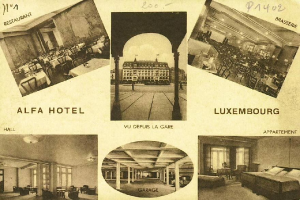 Eine alte Ansichtskarte des Alfa Hotels in Luxemburg, die eine Collage von Innenraumaufnahmen einschließlich Möbeln, Betten, Säulen und Fenstern zeigt, mit beschreibendem Text.