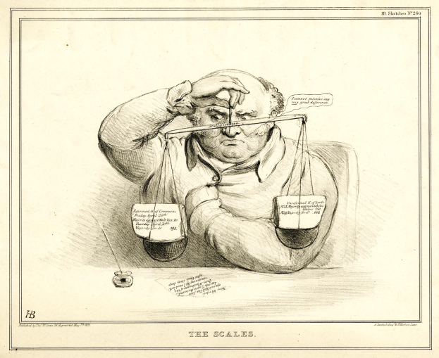 Ein Anwalt in einem Anzug sitzt an einem Tisch mit einer Waage vor sich und sieht konzentriert auf Dokumente.