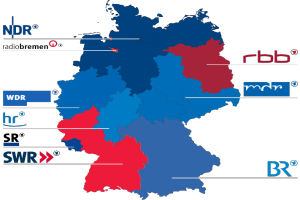 Eine Deutschlandkarte mit rot und blau hervorgehobenen Bundesländern, die die Ergebnisse der Wahl 2016 zeigt, einschließlich der Namen der Kandidaten und des Wahldatums.