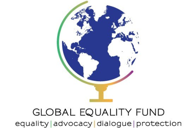 Global Equality Fund-Logo mit einem weißen Globus auf blauem Hintergrund und dem Namen der Organisation in fetter, weißer Sans-Serif-Schrift, umgeben von einem weißen Ring mit einer hellblauen Umrandung.