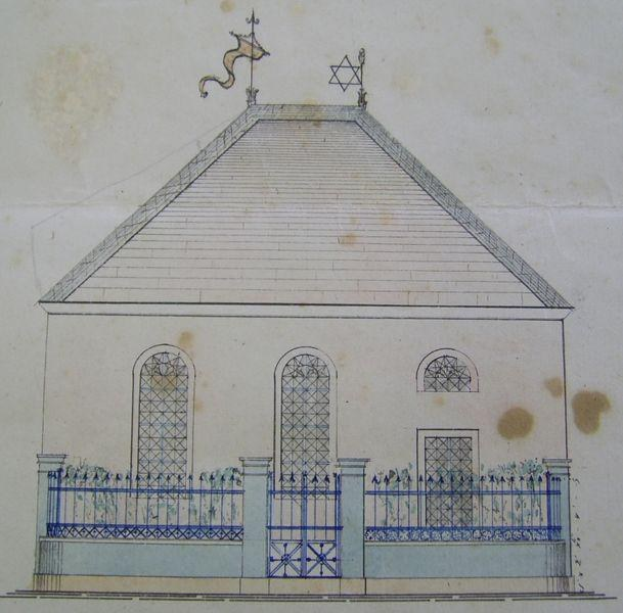 Eine Zeichnung eines Gebäudes mit einem Zaun und einem Stern oben drauf, das mutmaßlich eine Synagoge in Jerusalem ist, mit Fenstern, einem Geländer und Text unten.