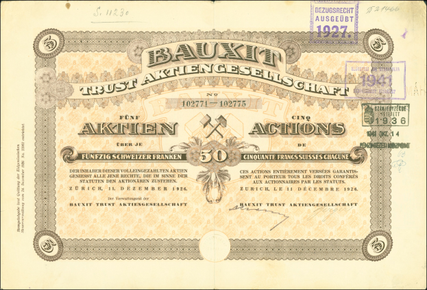 Alte deutsche Banknote mit einem Porträt eines Mannes, Text 'Bauxit Trust Aktiengesellschaft' und einem Stempel auf der rechten Seite auf schwarzem Hintergrund.