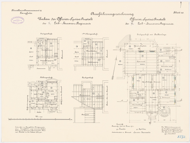 Ein detaillierter architektonischer Grundriss des ehemaligen Bundeskanzleramts, der den Gebäudeaufbau mit Text und Zeichnungen zeigt.