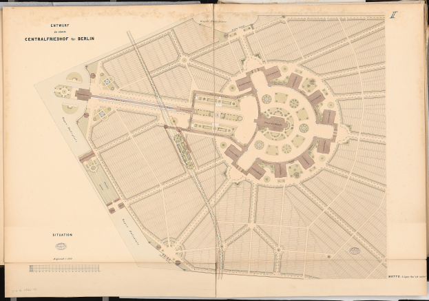 Ein detaillierter Stadtplan von Berlin auf dem Cover eines alten Buches, der Straßen, Gebäude und Sehenswürdigkeiten mit begleitendem Text zeigt.